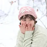 윤